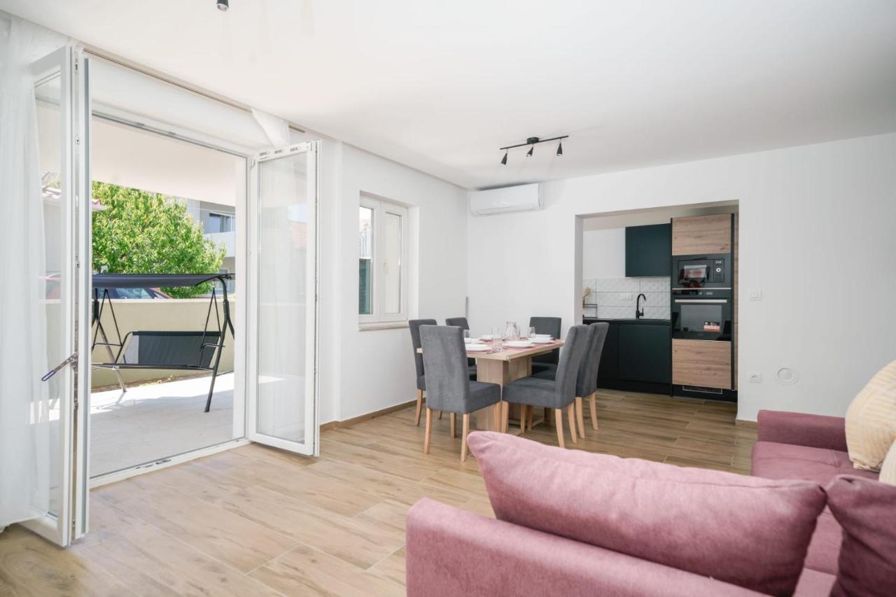 Pina Tourist Apartments Vodice Eksteriør billede